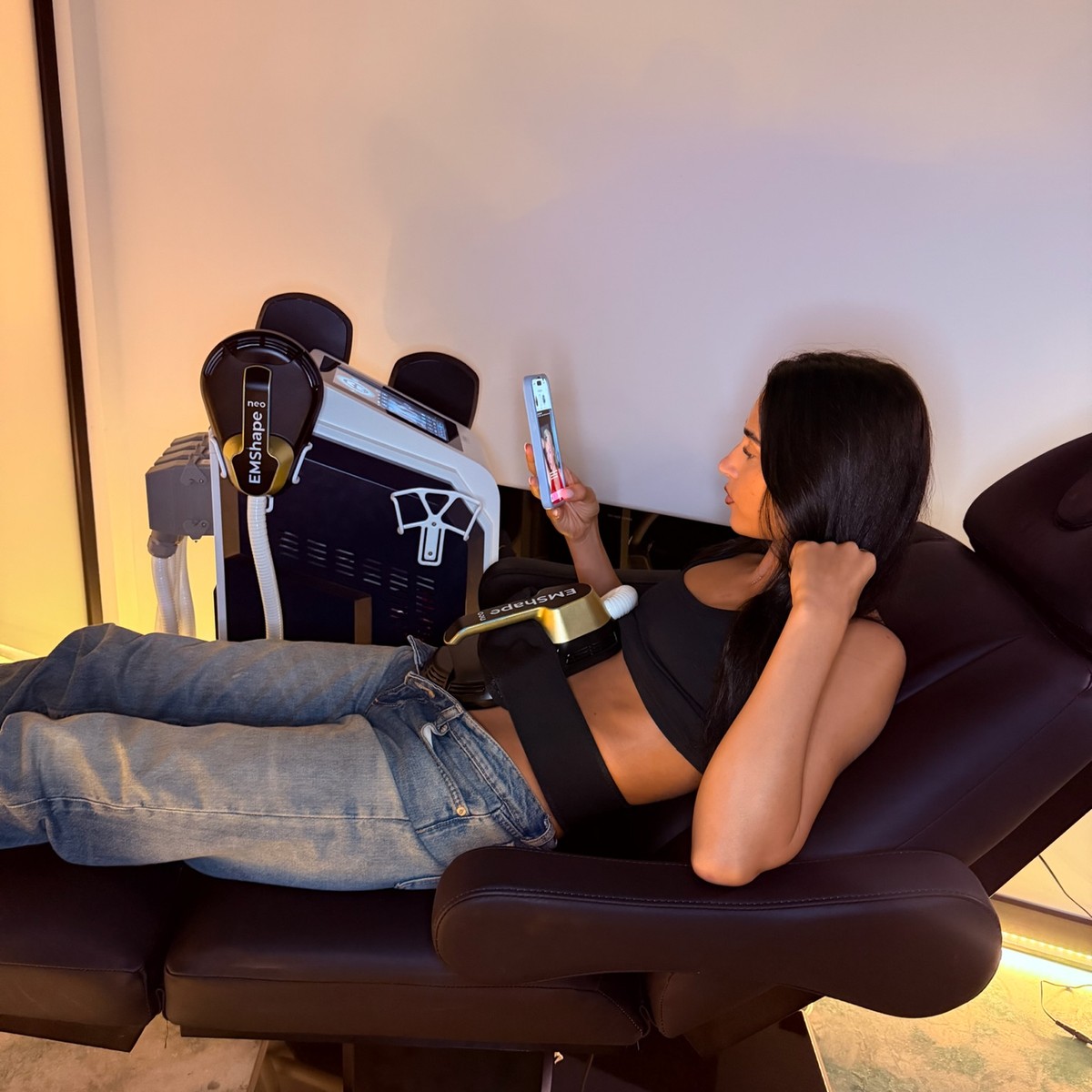 EMshape Neo abdomen session at Thriyv Manchester
