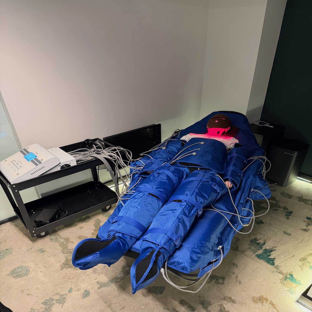 Lymphatic drainage Manchester clinic — Zemits Press MIO pressotherapy suit at Thriyv, Whitworth Street